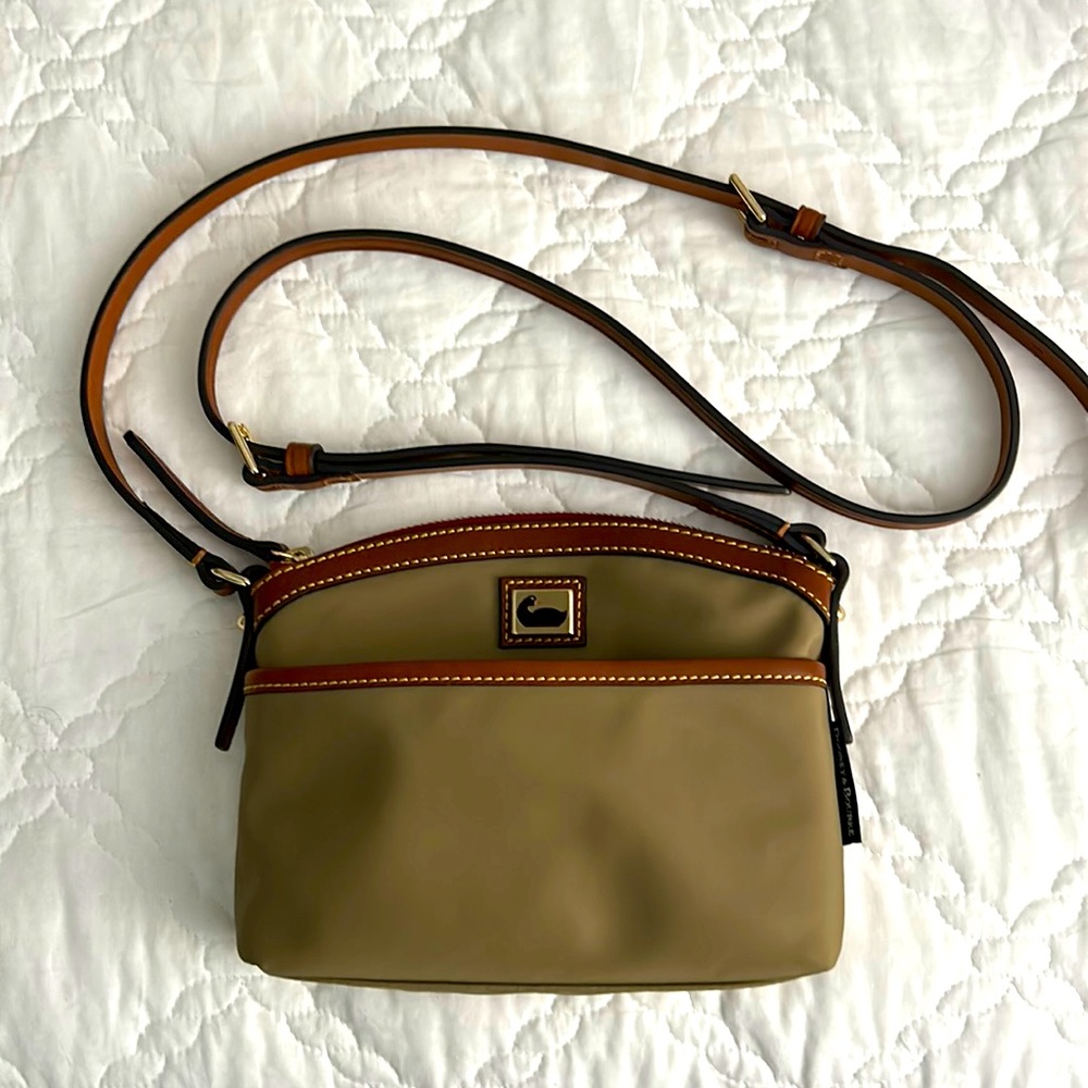 Dooney and Bourke domed crossbody bag